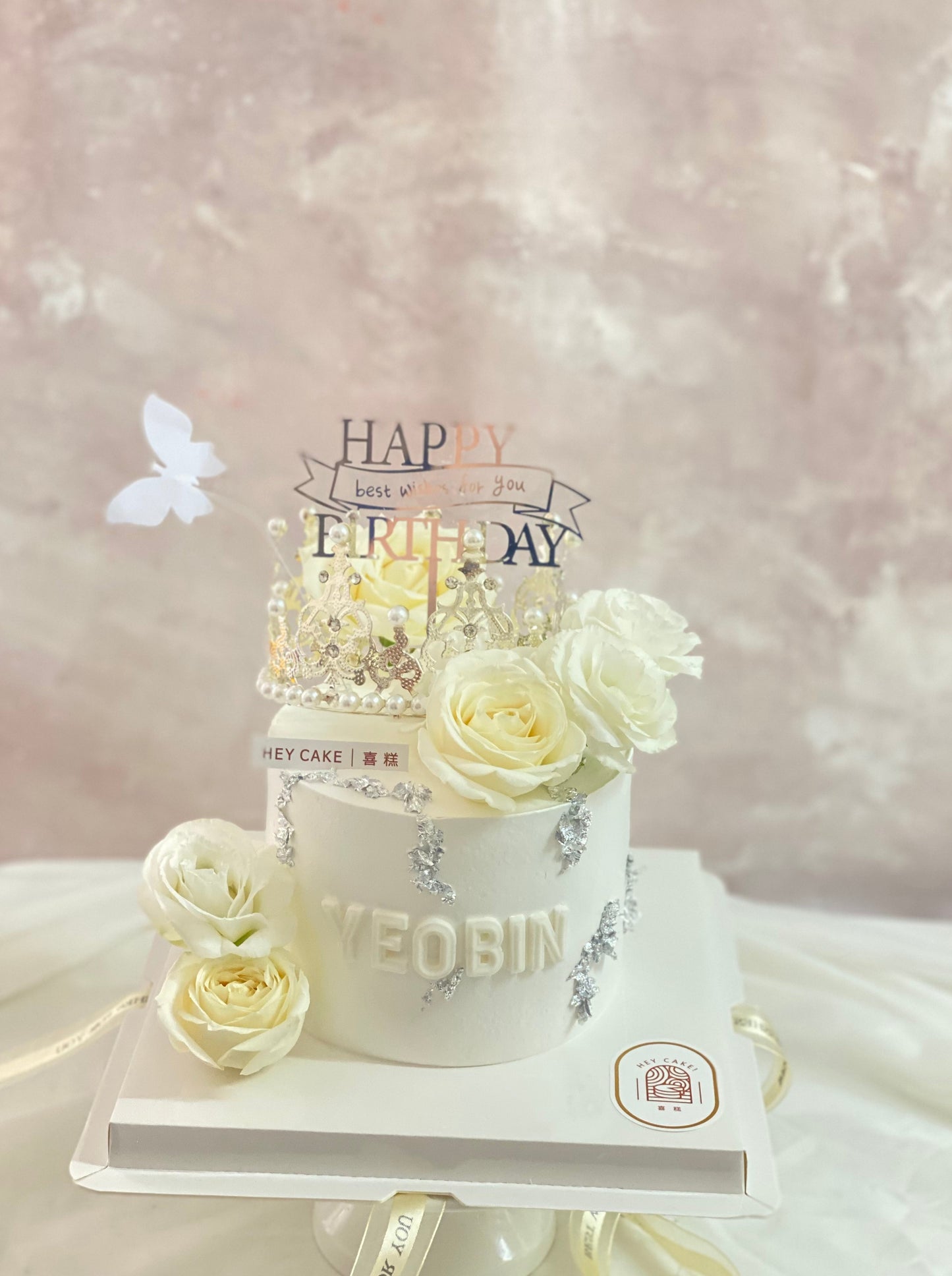 純白鮮花蛋糕 (白色翻糖凸字需另外加購)