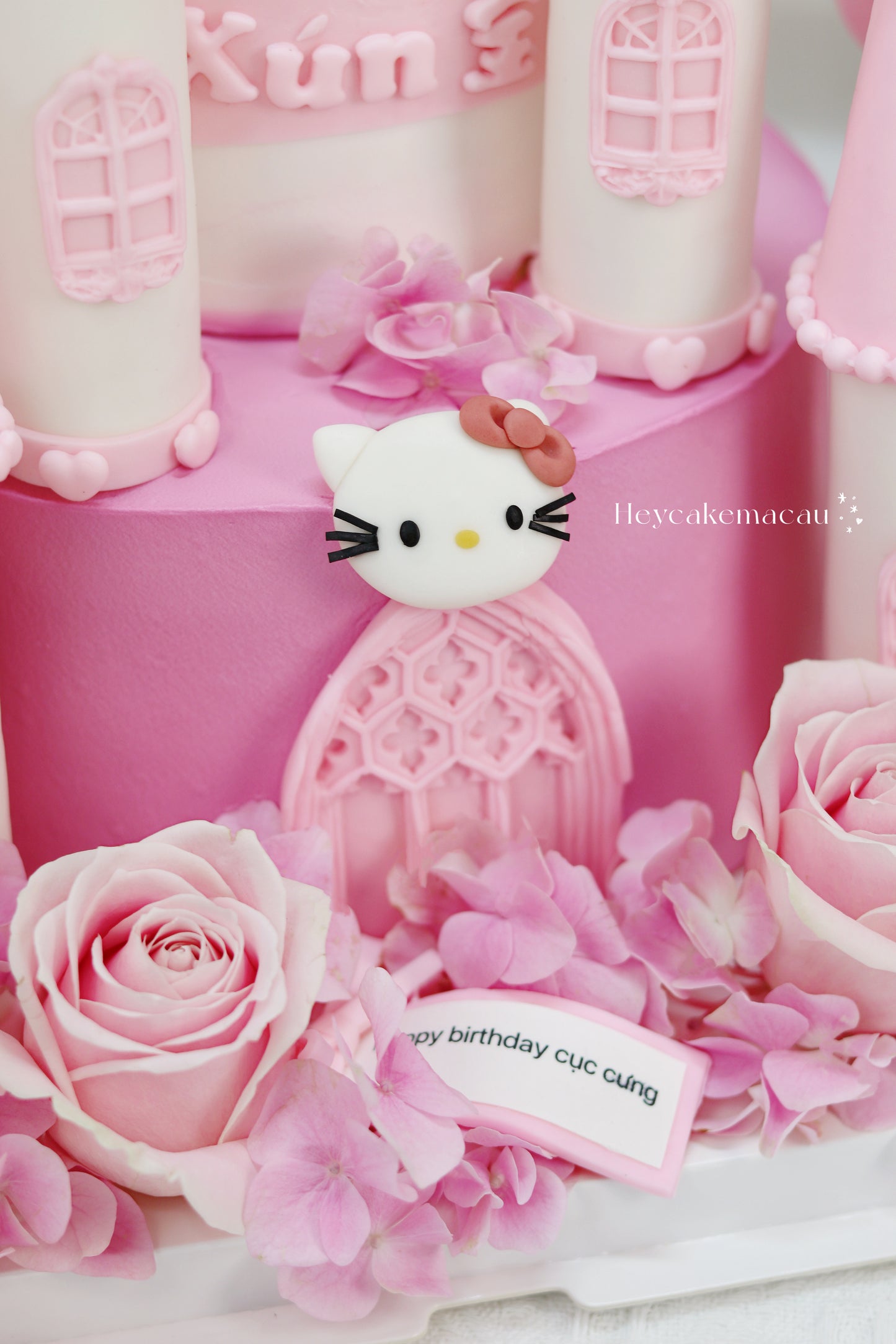 Hello Kitty Wonderland 雙層鮮花蛋糕