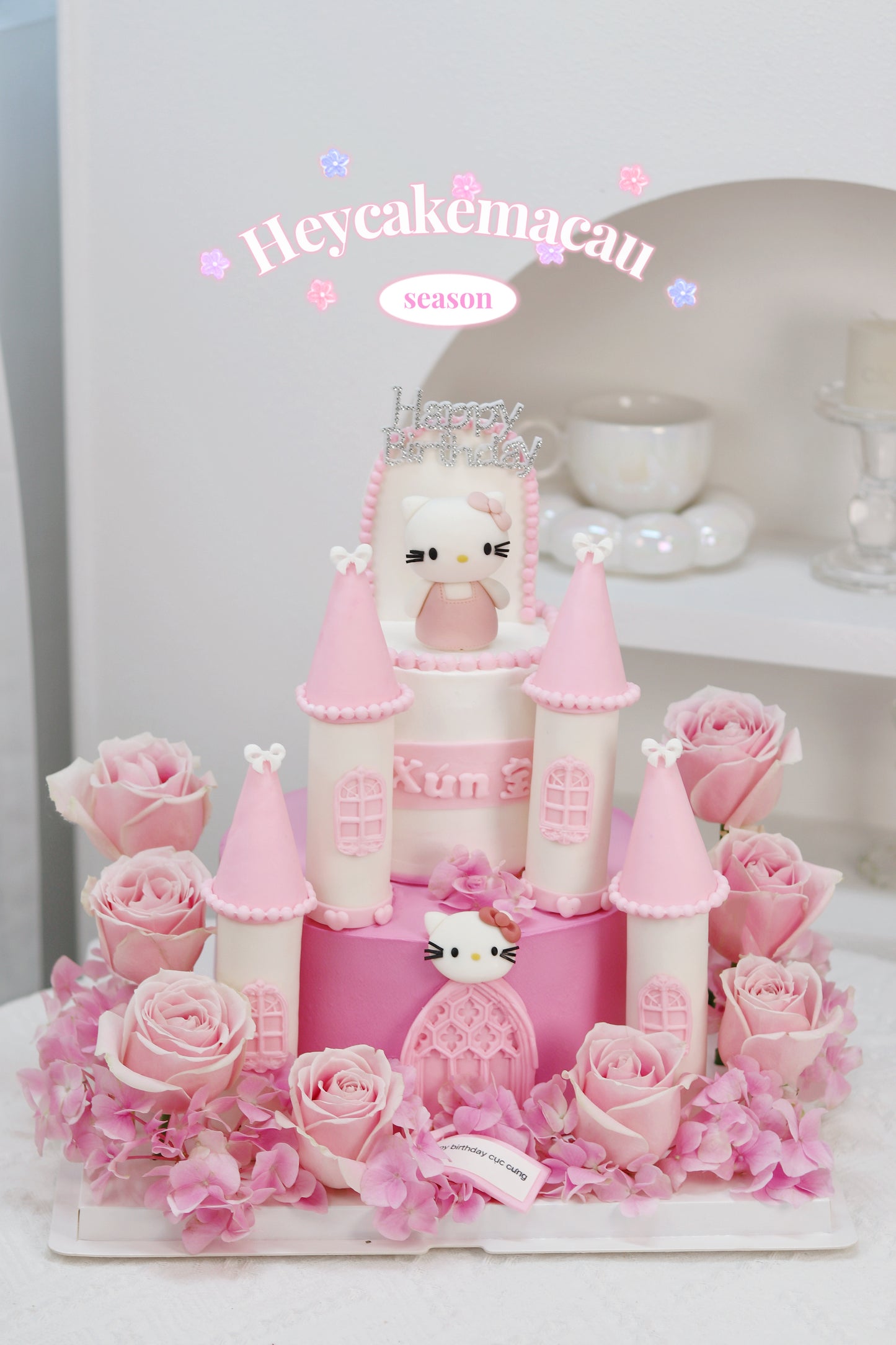 Hello Kitty Wonderland 雙層鮮花蛋糕
