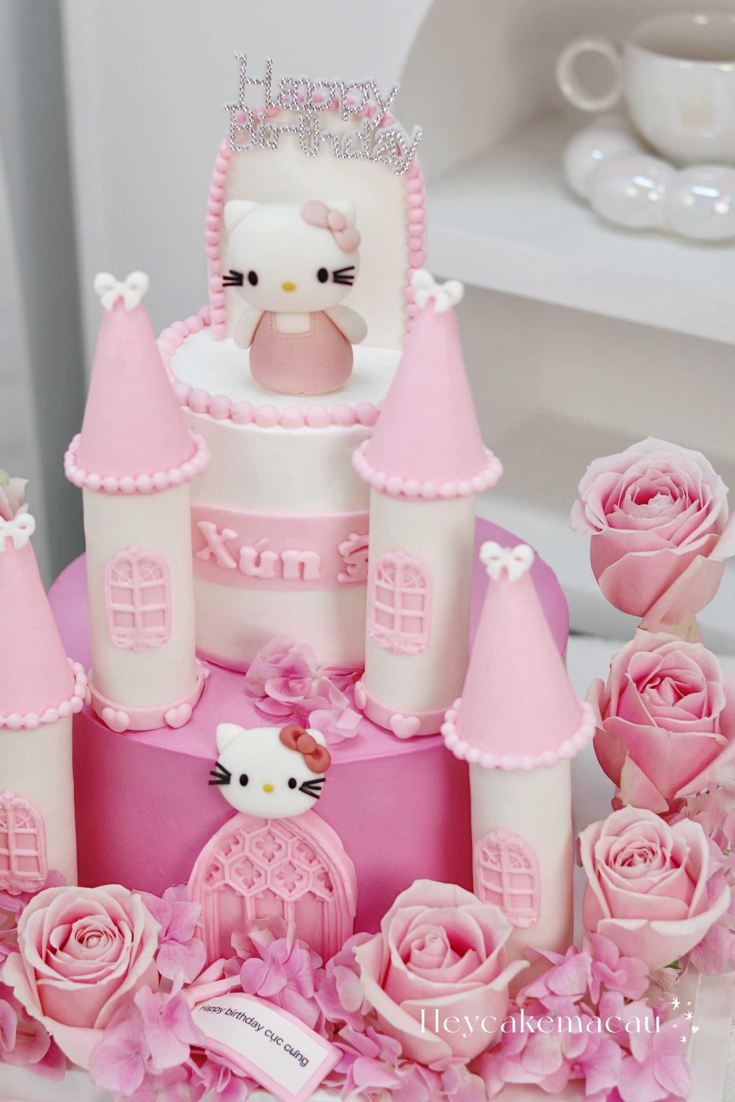 Hello Kitty Wonderland 雙層鮮花蛋糕