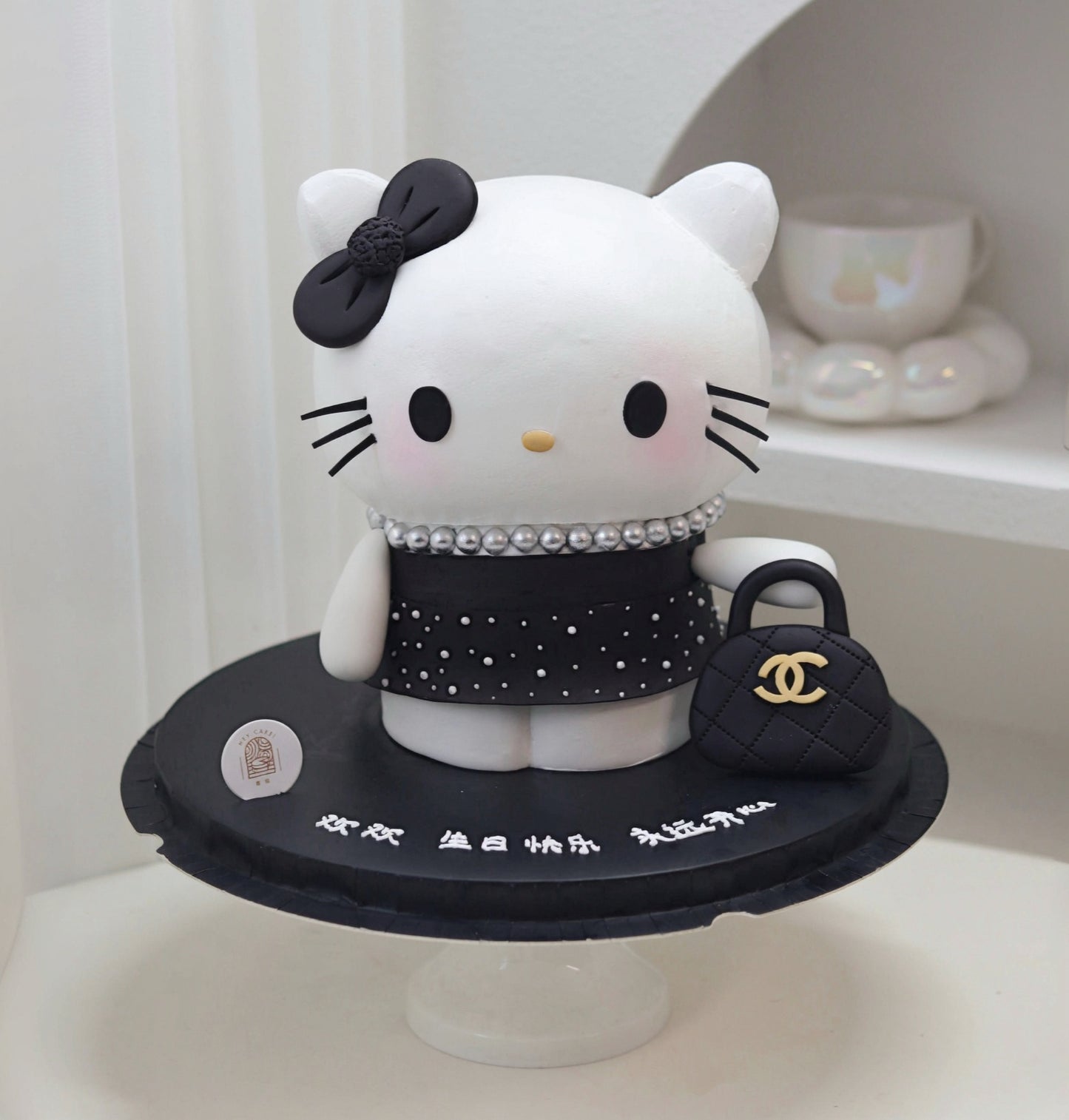 翻糖雙層小香风Hello Kitty立体蛋糕